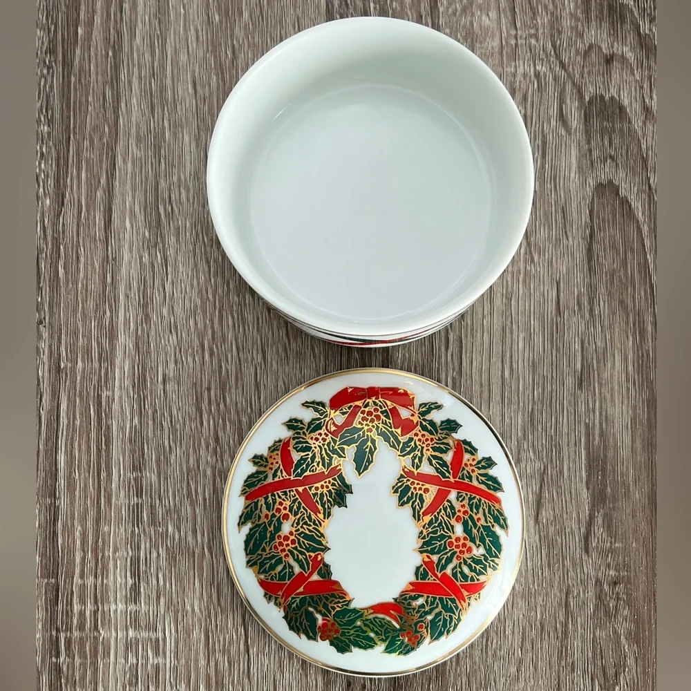 Trinket‎ box